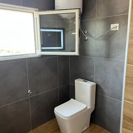 Comfortable 2-bedroom Near Tirana Airport Casa vacanze