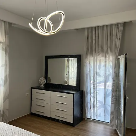 Comfortable 2-bedroom Near Tirana Airport Casa vacanze *