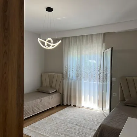 Comfortable 2-bedroom Near Tirana Airport Casa vacanze