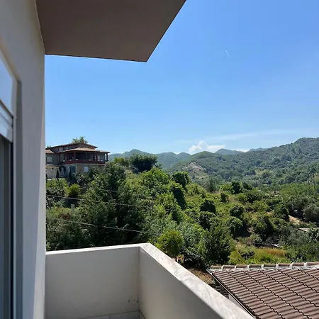 Casa vacanze Comfortable 2-bedroom Near Tirana Airport *