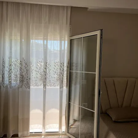 Comfortable 2-bedroom Near Tirana Airport Casa vacanze