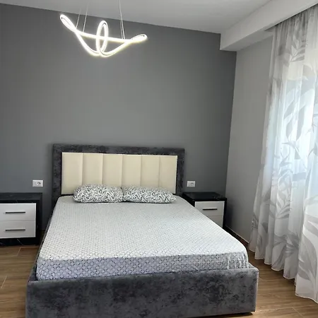 Comfortable 2-bedroom Near Tirana Airport Casa vacanze